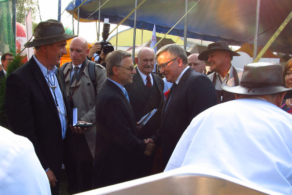 Promocja wołowiny na dożynkach w Spale - Prezydent Bronisław Komorowski